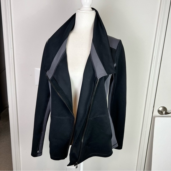 CAbi Dash Jacket Black Dark Gray Asymmetrical Zipper Side Pockets Size Medium - Picture 8 of 11